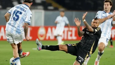 Racing goleó a Colo - Colo y pasó de ronda en la Libertadores