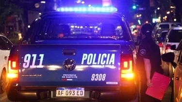 La violencia en Rosario no frena: un hombre fue baleado, agonizó una cuadra y murió en la calle