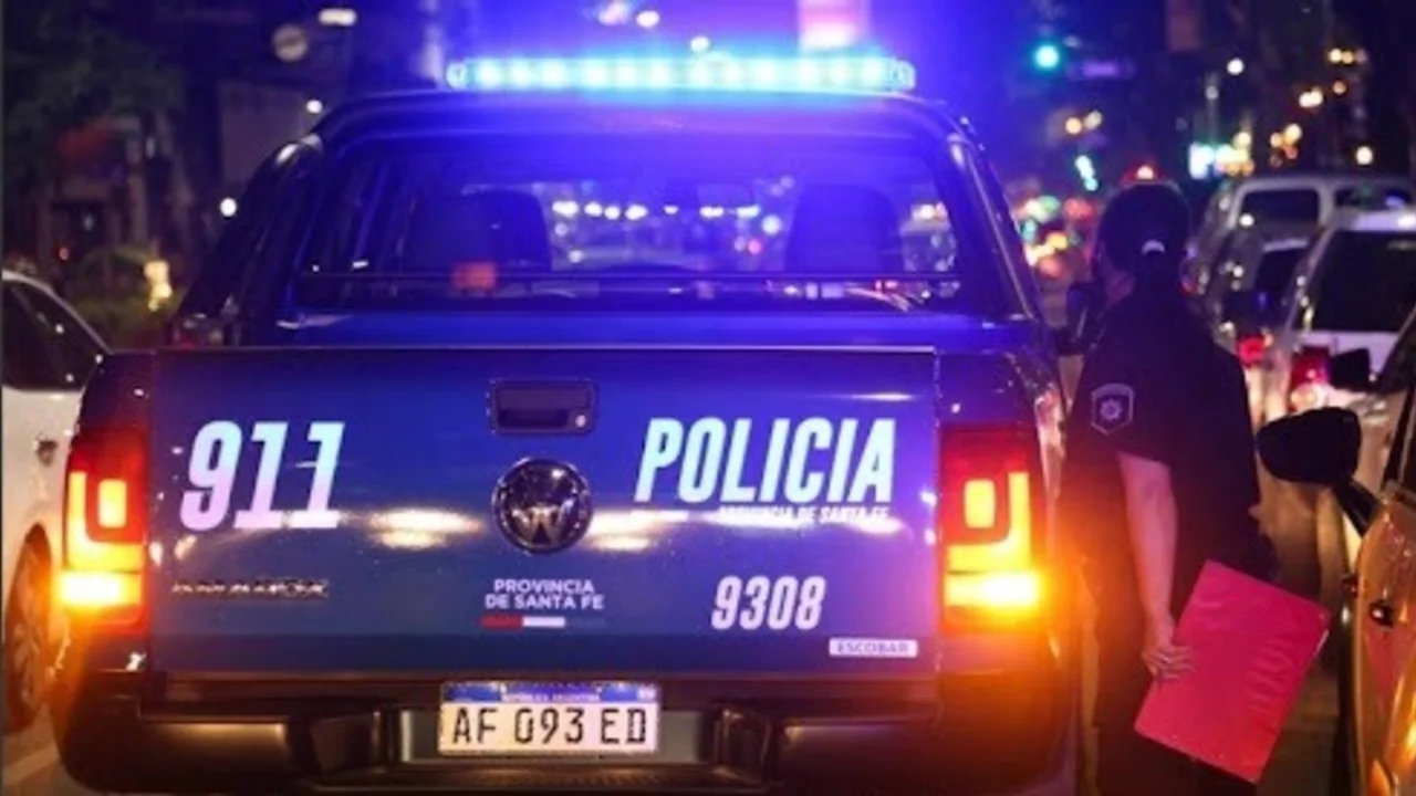La violencia en Rosario no frena: un hombre fue baleado, agonizó una cuadra y murió en la calle