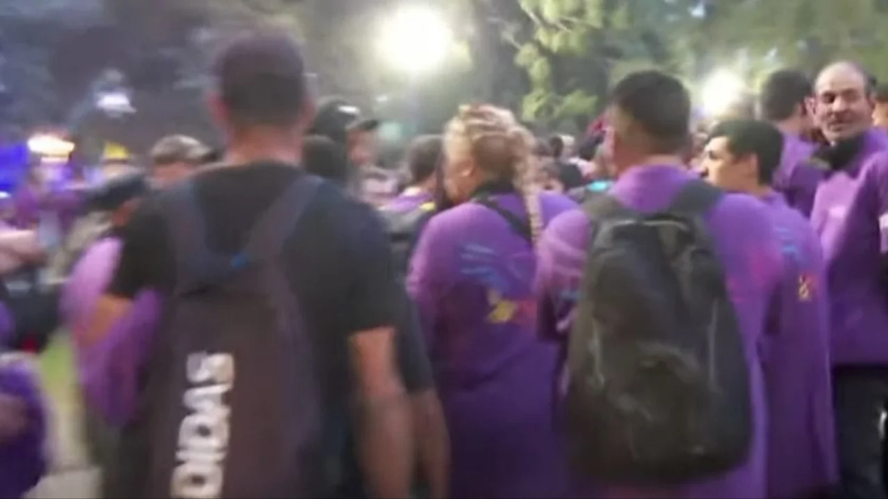 Escándalo en el acto de cierre de La Libertad Avanza: "Nos pagan, nos dan $25.000"