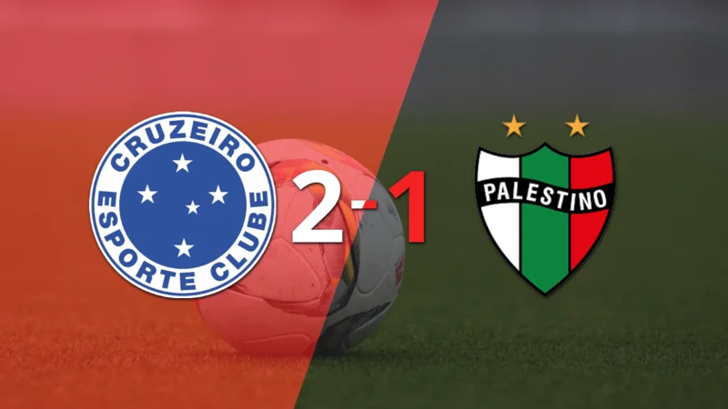 Cruzeiro se impone con remontada 2-1 sobre Palestino, tras un gol agónico