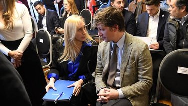 El cierre de LLA en CABA expuso la disputa de Karina Milei y Santiago Caputo