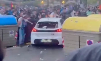 Un auto atropelló a hinchas del Espanyol en la previa del duelo ante Barcelona | Barcelona