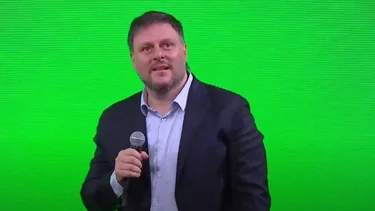 En su cierre de campaña, Santoro pidió buscar un "equilibrio entre lo privado y lo público"