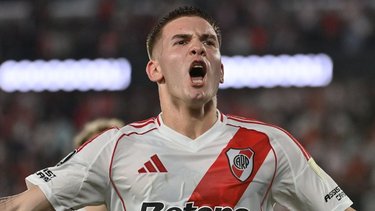 Mastantuono brillante: generó el penal para River, la expulsión rival e hizo el gol del 3-2
