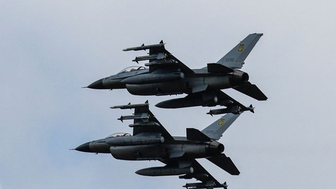 Un piloto se eyecta de un caza F-16 ucraniano tras un incidente, según la Fuerza Aérea