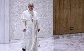 El papa León XIV dice a diplomáticos que se debe respetar la dignidad de los migrantes | Leo