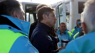 Kicillof otorgará una distinción a policías por el trabajo en Bahía Blanca durante la inundación Kicillof otorgará una distinción a policías por el trabajo en Bahía Blanca durante la inundación
