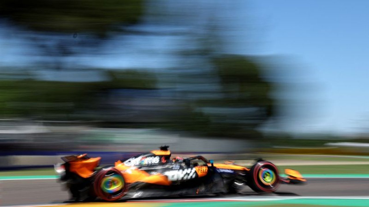 Piastri lidera el doblete de McLaren en los primeros entrenamientos en Imola