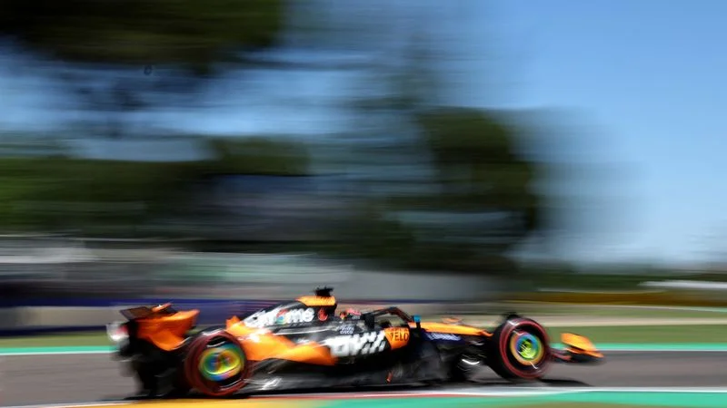 Piastri lidera el doblete de McLaren en los primeros entrenamientos en Imola