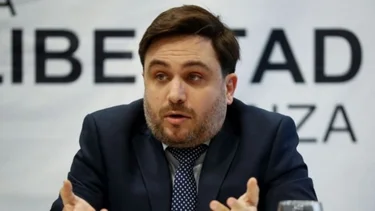 Marra rompió la veda, sorteó US$ 10.000 y acusó al kirchnerismo de "tirarle" el link