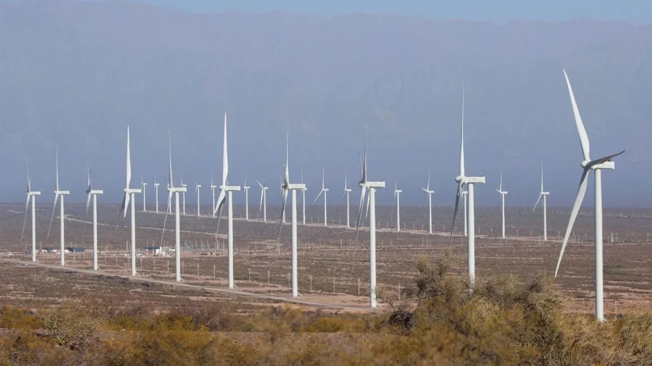 Soberanía energética y recurso renovable: La Rioja culminó con el montaje de la nueva planta eólica en Parque Arauco