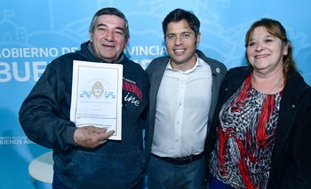 Kicillof entregó 355 títulos de propiedad en Coronel Dorrego | Axel kicillof 