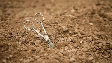 ¿Cómo es el ritual de la tijera para los días de lluvia?