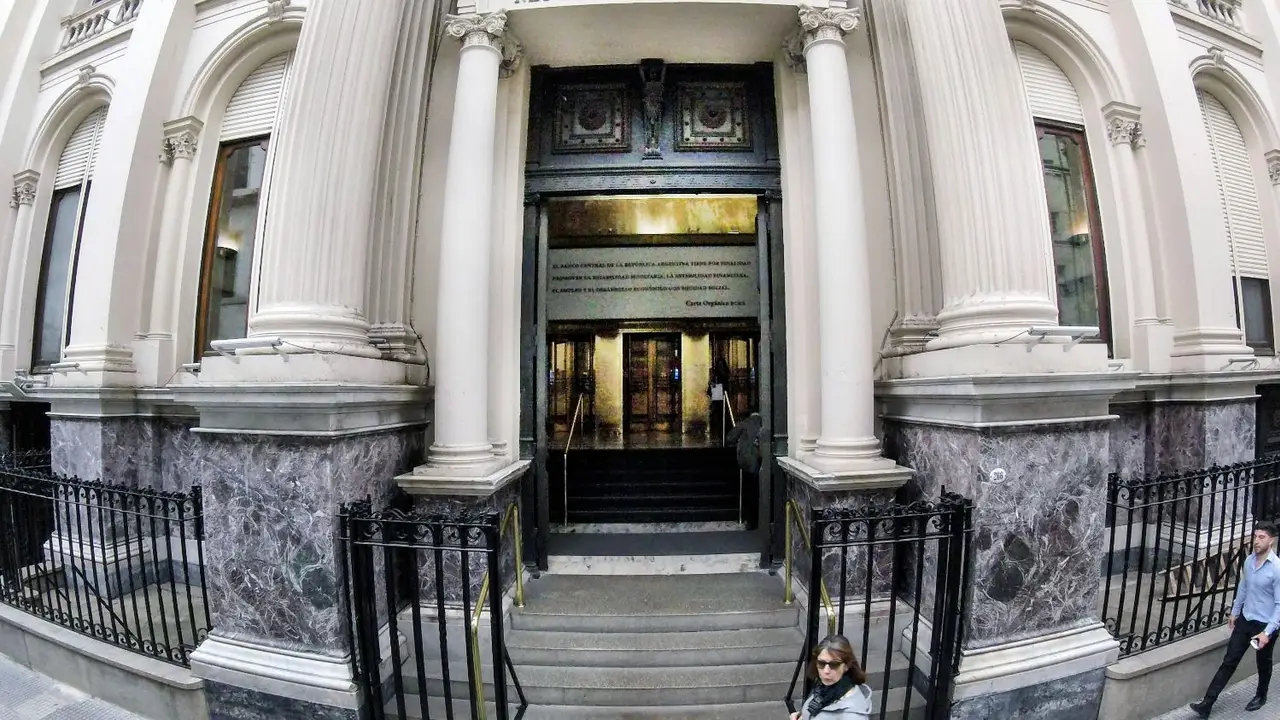 Qué pasa con los bancos: menos ganancias y más mora