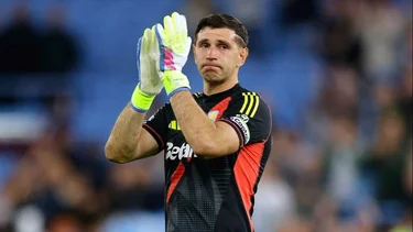El llanto de Dibu Martínez para despedirse de Aston Villa: qué ofertas tiene