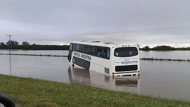 El detrás del micro varado en la ruta 9: nunca tendría que haber salido de la terminal 