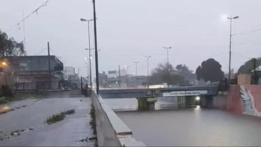 Temporal en Zárate: hay 280 milímetros de agua acumulada y el intendente pide evacuar a 1000 familias