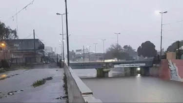 Temporal en Zárate: hay 280 milímetros de agua acumulada y el intendente pide evacuar a 1000 familias