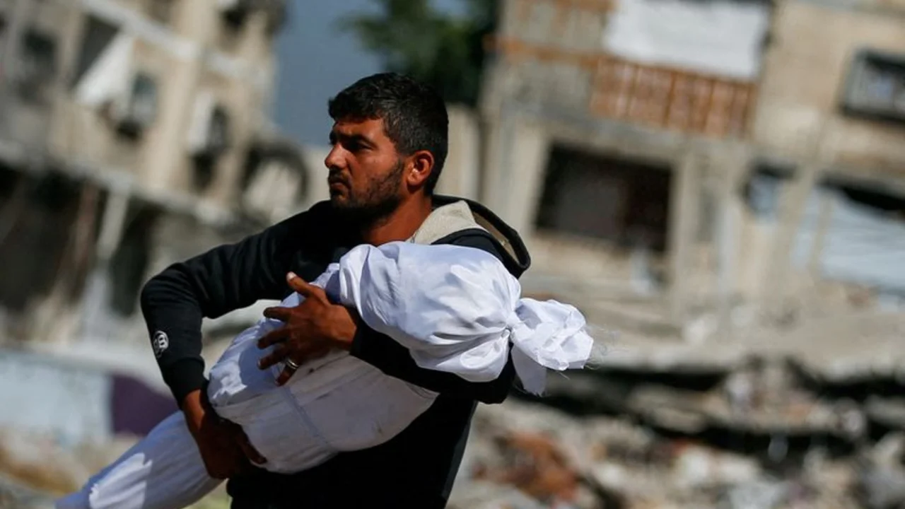 Conversaciones para alto el fuego en Gaza se reanudan mientras ataque israelí deja cientos de muertos en 72 horas