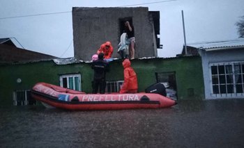 Tormentas en AMBA y PBA: miles de evacuados y cambio a alerta naranja | Temporal