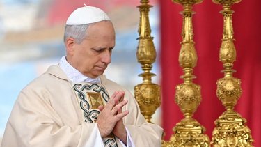 Leon XIV comenzó su papado con un llamado a la unidad ante "la violencia que marginaliza a los más pobres"