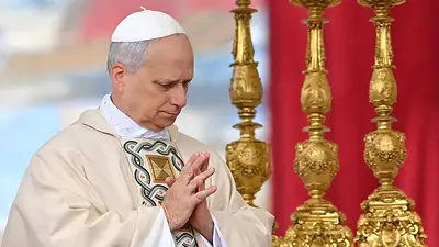 El papa León XIV en su primera misa oficial. El papa León XIV en su primera misa oficial.
