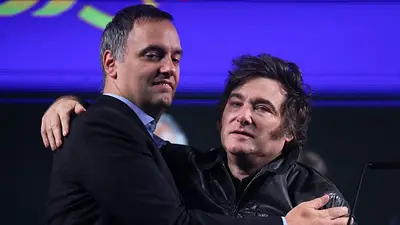 No solo Adorni: las redes y un reclamo de renuncia que ya impacta de lleno en Javier Milei No solo Adorni: las redes y un reclamo de renuncia que ya impacta de lleno en Javier Milei