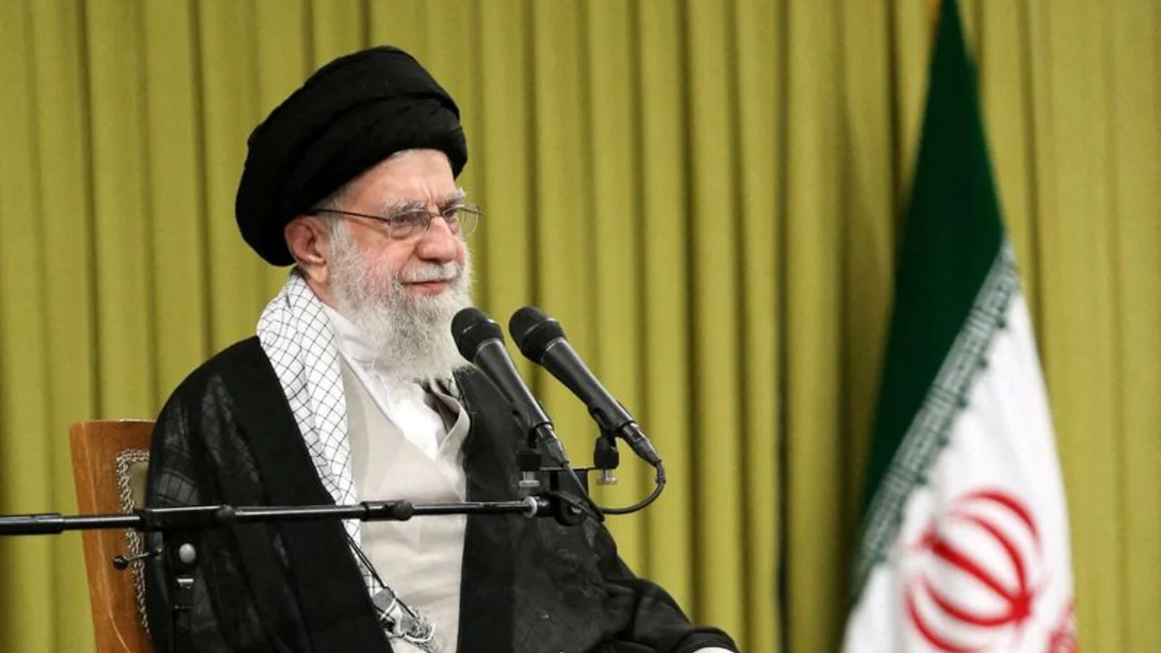 Líder supremo de Irán dice que Trump miente cuando habla de paz