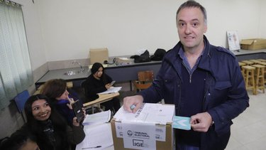 Manuel Adorni rompió la veda electoral: "Increíble votarme a mi mismo"