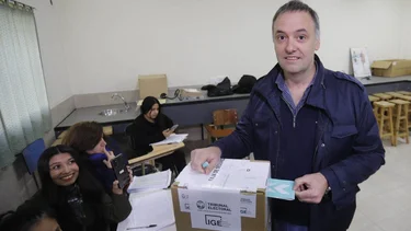 Manuel Adorni rompió la veda electoral: "Increíble votarme a mi mismo"