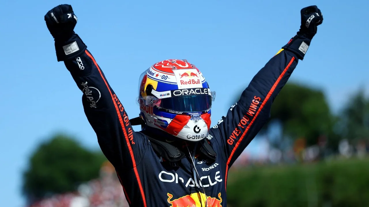 Max Verstappen celebrando su triunfo en el GP de Ímola 2025.