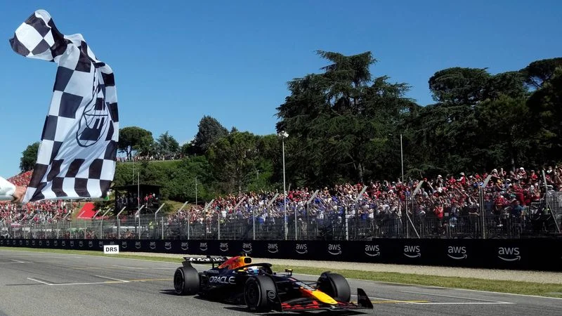 Verstappen gana en Imola y Red Bull celebra 400 carreras