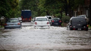 A días del temporal, todavía hay más de mil evacuados en refugios y sale un nuevo tren solidario
