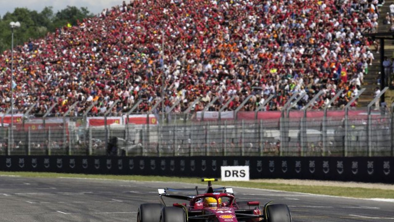 Hamilton pasa de la decepción a la alegría en Imola