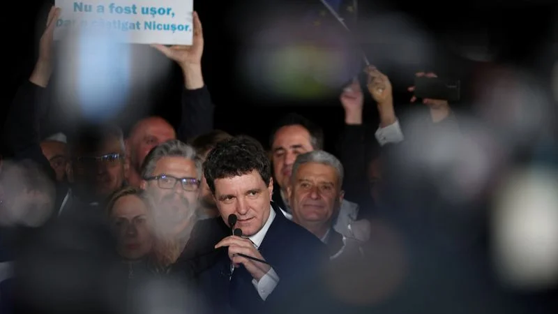 Candidato centrista rumano Dan, a punto de ganar la presidencia a su rival de la derecha dura