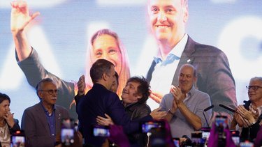 Milei festejó en un marco de apatía que castigó al PJ y hundió al PRO