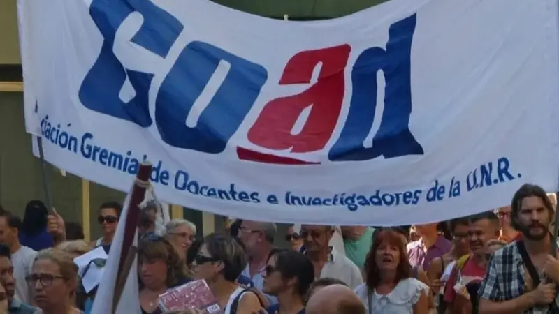 Docentes de la Universidad de Rosario inician un paro de 48 horas en reclamo de mejoras salariales