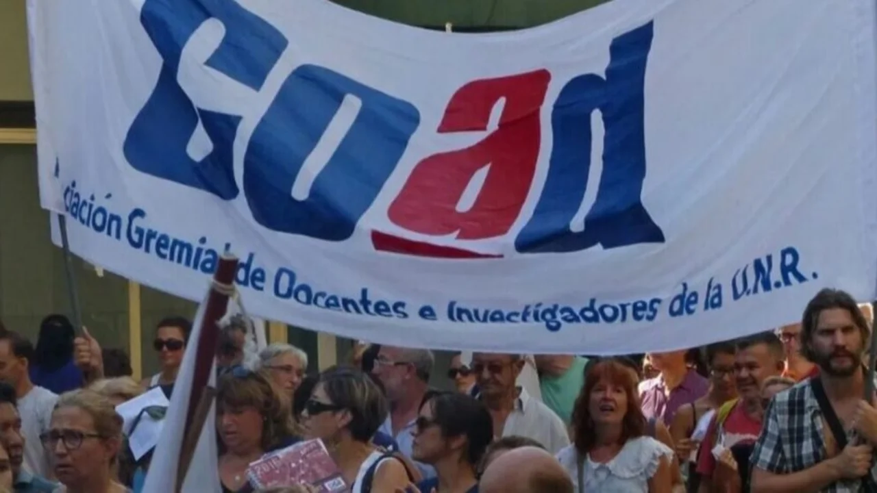 Docentes de la Universidad de Rosario inician un paro de 48 horas en reclamo de mejoras salariales