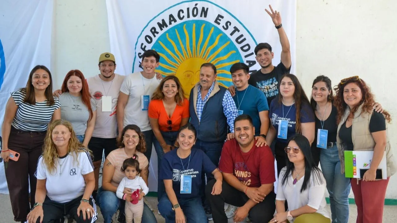 Quintela debatió sobre el futuro del país, con jóvenes universitarios: "La política necesita de su energía transformadora"