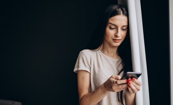 Cómo empezar a invertir con poco dinero en 2025 | Plataformas digitales