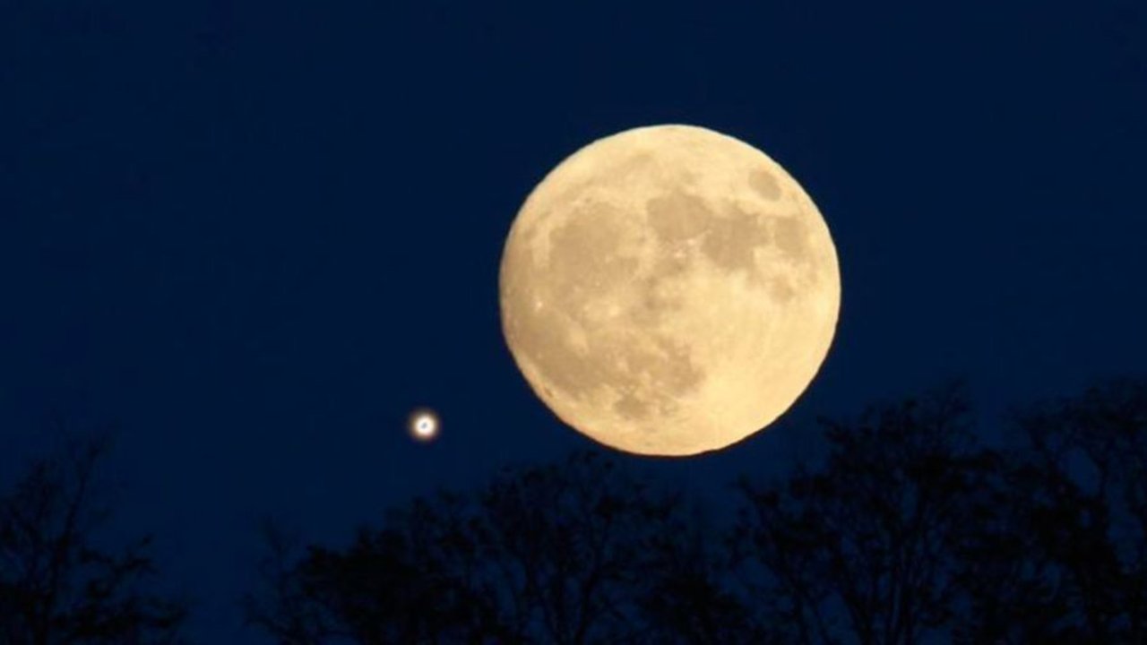 Conjunción de la luna y Saturno