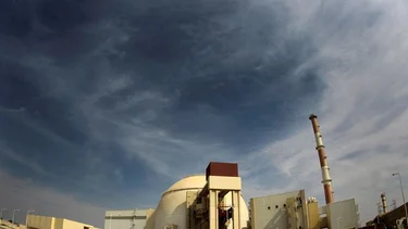 Rusia construirá ocho centrales nucleares en Irán