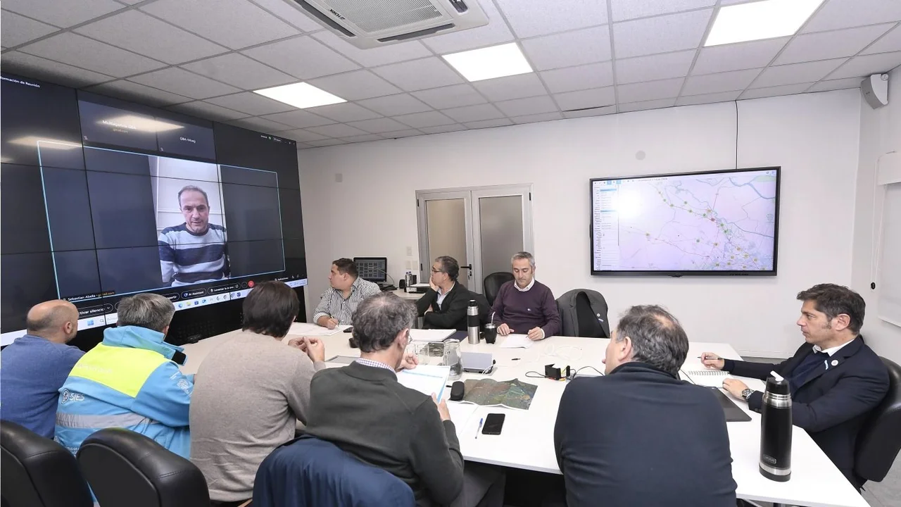 Axel Kicillof y su equipo de trabajo