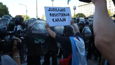 Día clave en el Congreso: tratan aumento jubilatorio en medio de una nueva marcha