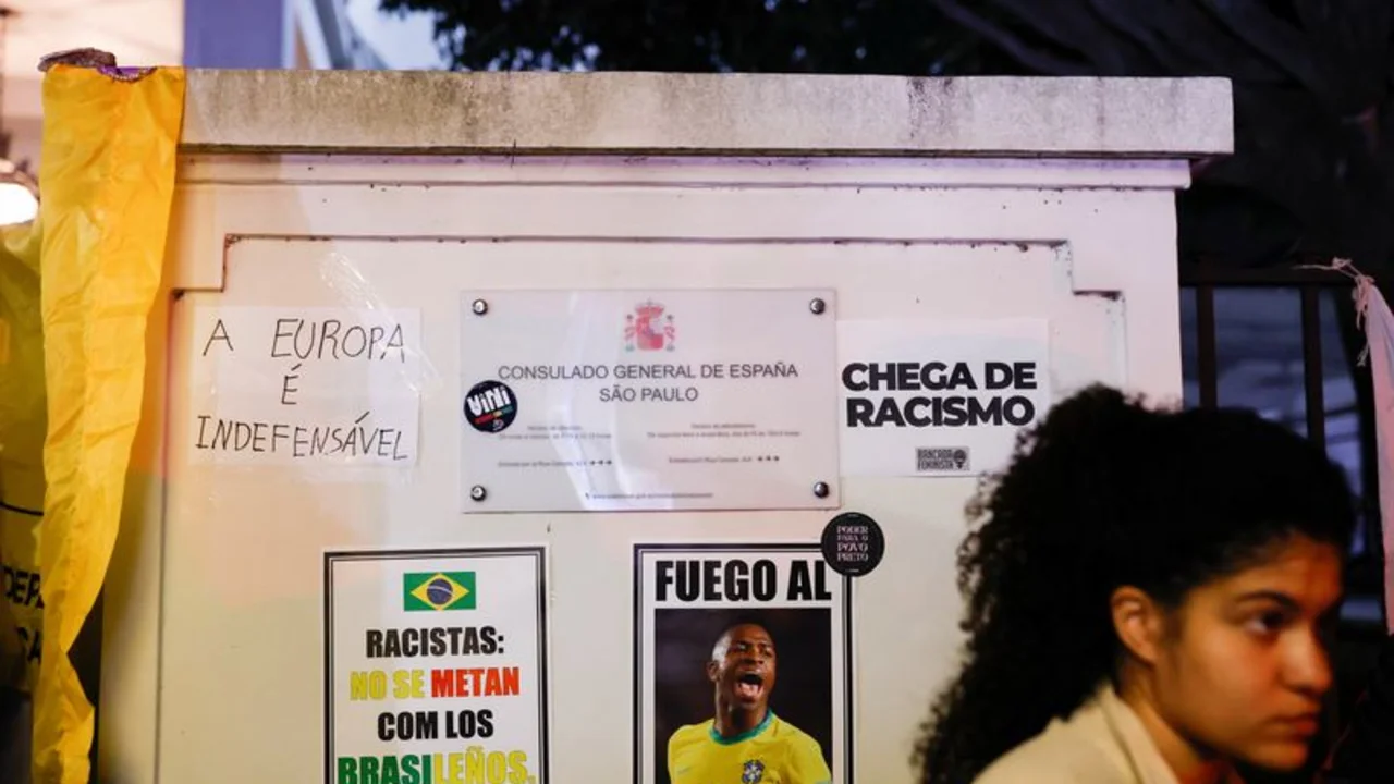 Condenan a cinco personas por un delito de odio tras insultos racistas a Vinícius