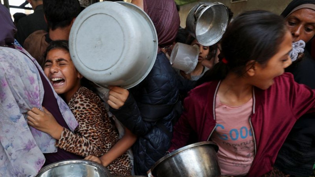 Gaza sigue esperando ayuda mientras aumenta la presión sobre Israel