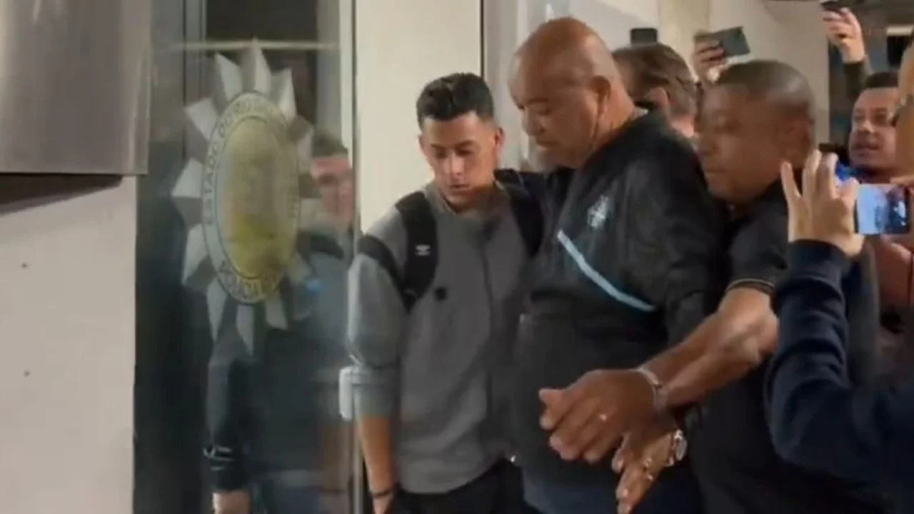 Escándalo con Cristian Pavón, ex Boca, en Brasil: escupió a un policía y terminó detenido