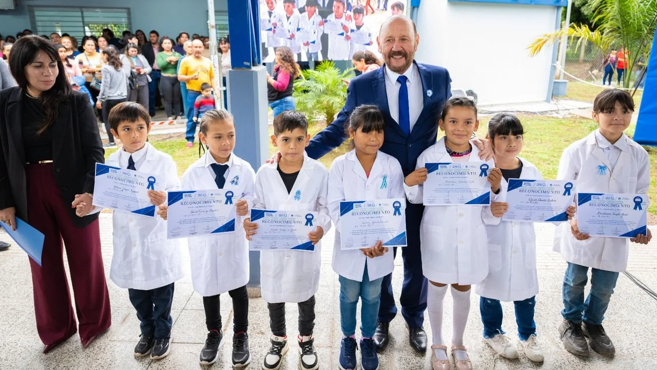 Formosa garantiza el acceso a la educación: Insfrán inauguró la obra 1515 de su gestión
