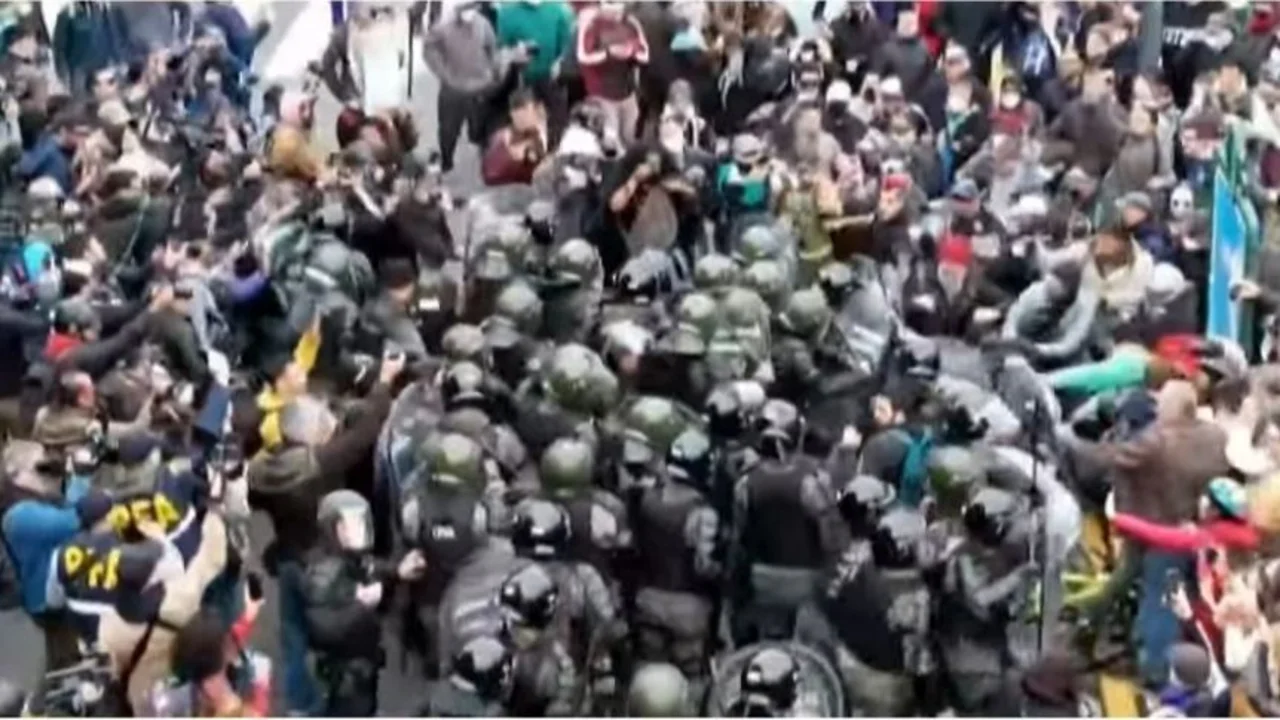 Feroz represión en el Congreso: 82 heridos y tres detenidos 